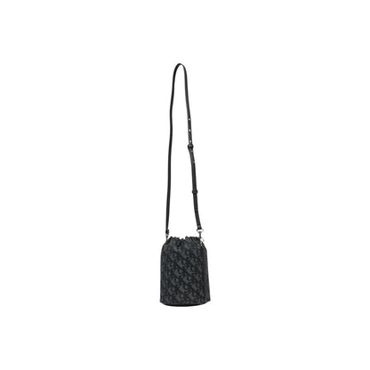 Calvin Klein CKJ Monogram Bucket Bag aus recyceltem Polyester für Damen