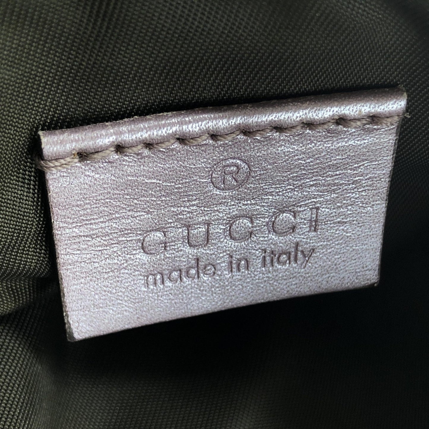 Gucci Metallic Guccissima Lovely Schultertasche in Lavendel – Luxus für jede Gelegenheit
