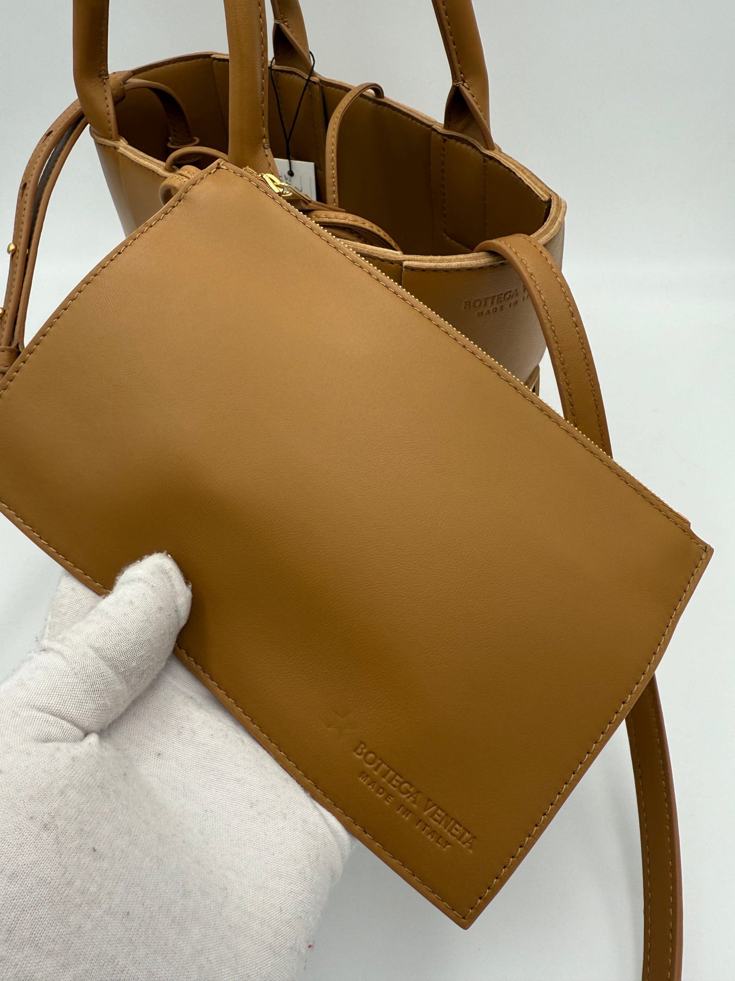 Bottega Veneta ARCO Schultertasche aus Leder – Elegante Damenhandtasche