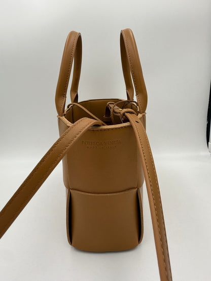 Bottega Veneta ARCO Schultertasche aus Leder – Elegante Damenhandtasche