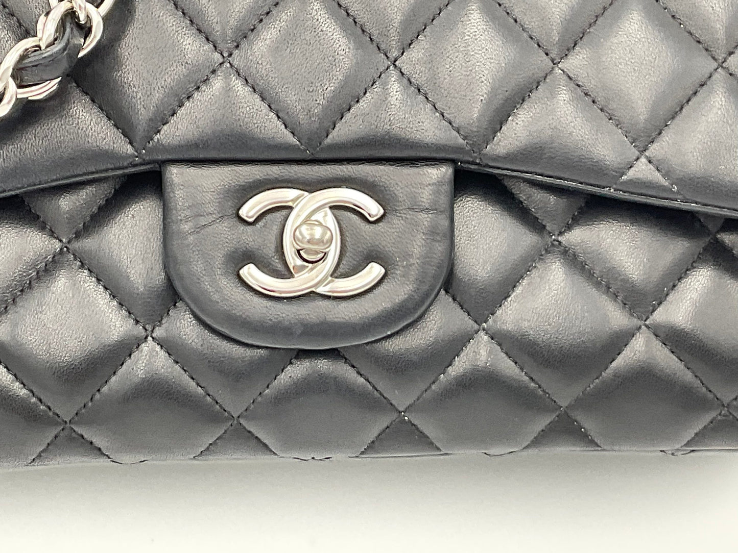 CHANEL Timeless Classique Jumbo Handtasche – Luxus in Perfektion
