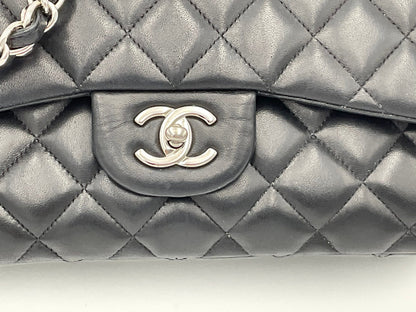 CHANEL Timeless Classique Jumbo Handtasche – Luxus in Perfektion
