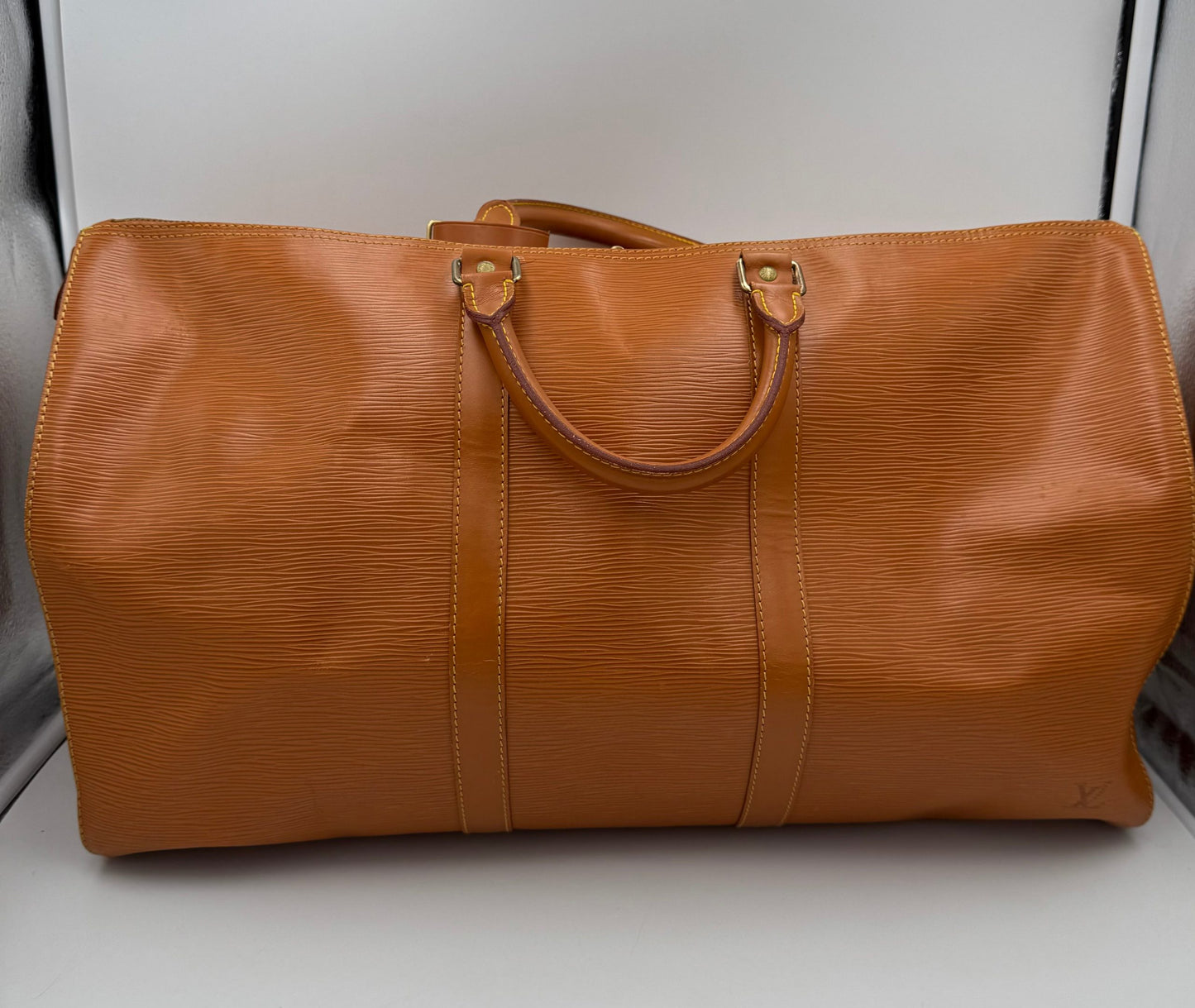 Louis Vuitton Keepall 50 Handtasche aus EPI Leder – Zeitlose Eleganz