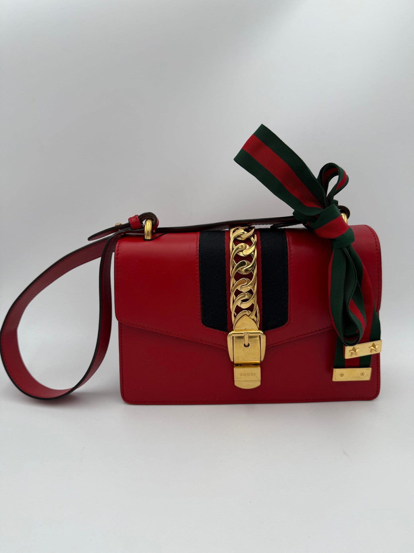 Gucci Sylvie Czerwona Torebka - Elegancja i Luksus dla Kobiet
