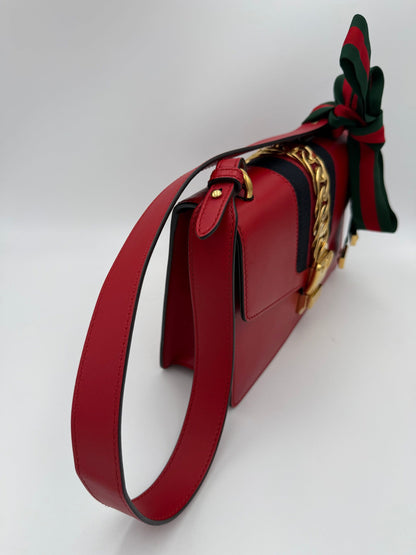 Gucci Sylvie Czerwona Torebka - Elegancja i Luksus dla Kobiet