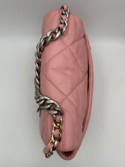CHANEL 19 Mittlere Handtasche in Pink – Elegante Luxus-Komposition