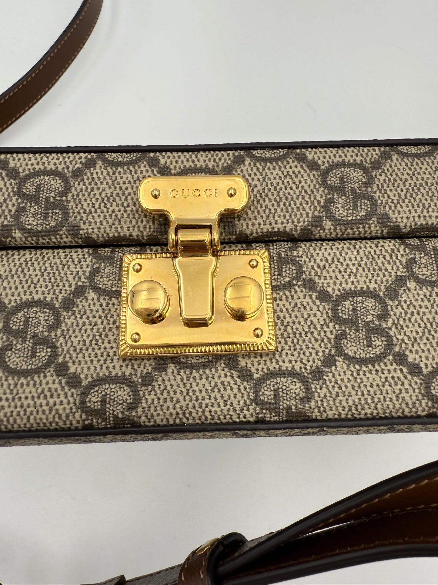 Gucci TRUNK GG Supreme - Luxuriöse Designer Tasche für anspruchsvolle Frauen