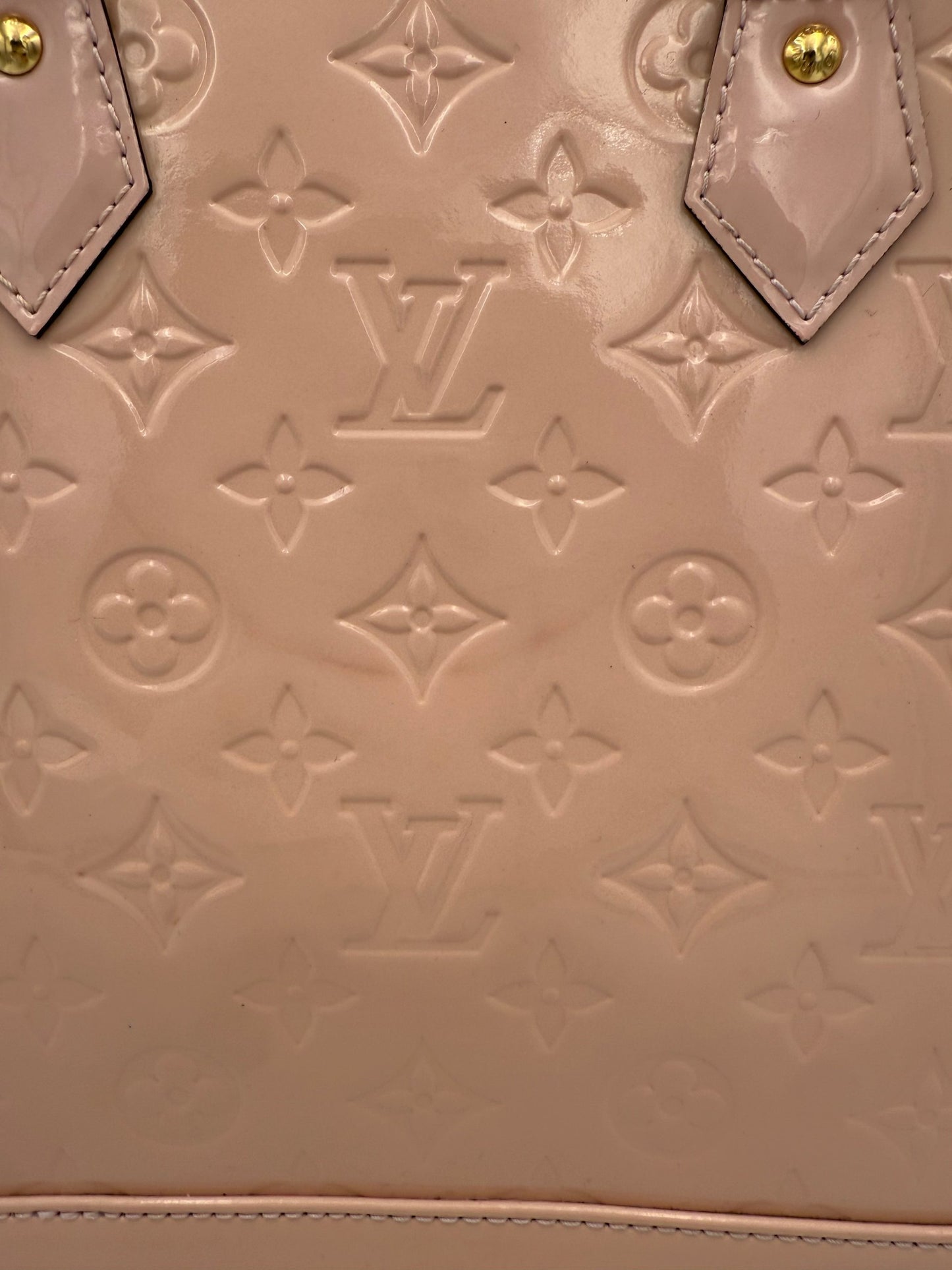 Louis Vuitton Alma MM Handtasche aus pinkem Lackleder