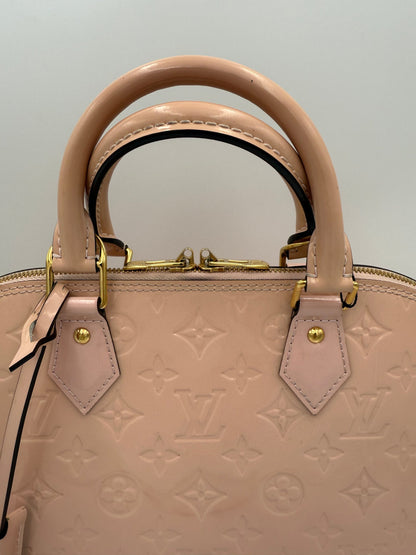 Louis Vuitton Alma MM Handtasche aus pinkem Lackleder