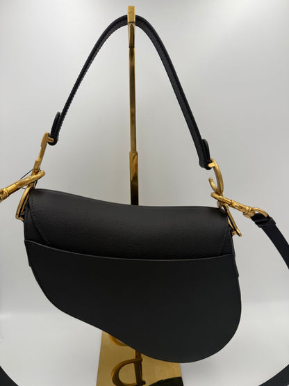 Dior Saddle Handtasche aus genarbtem Kalbsleder – Luxuriöse Damenhandtasche 2025