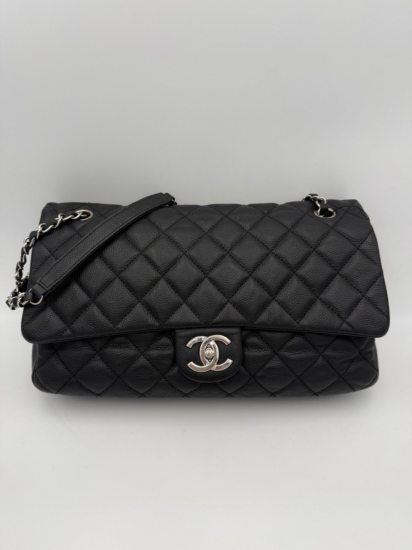 CHANEL Timeless Classique Zip Flap Bag – Elegante Designer Handtasche