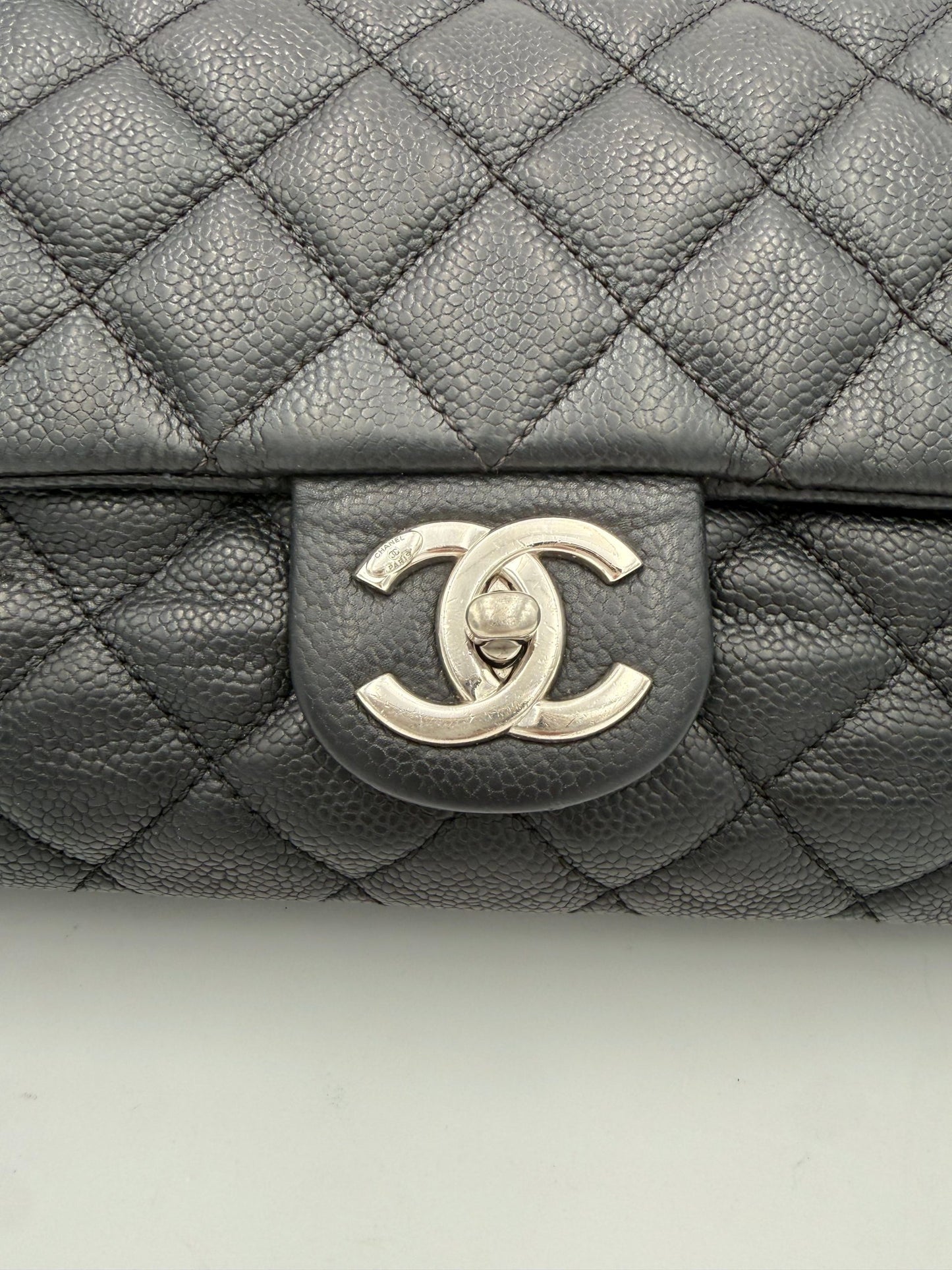 CHANEL Timeless Classique Zip Flap Bag – Elegante Designer Handtasche