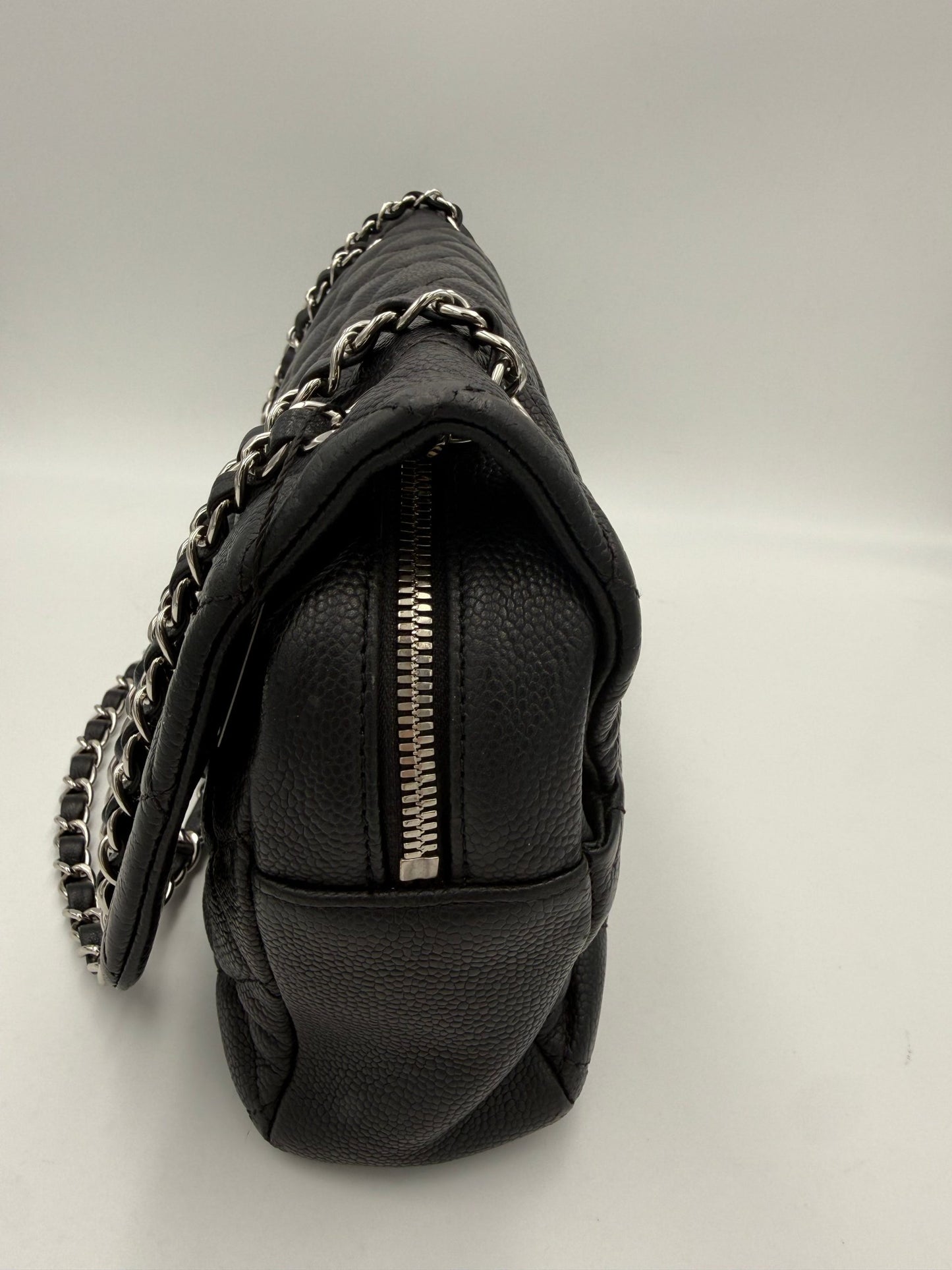 CHANEL Timeless Classique Zip Flap Bag – Elegante Designer Handtasche