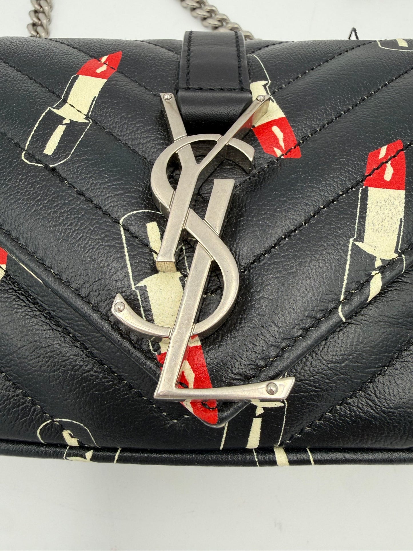 Saint Laurent Mini Envelope Handtasche - Limitierte Auflage mit Lippenstift-Print