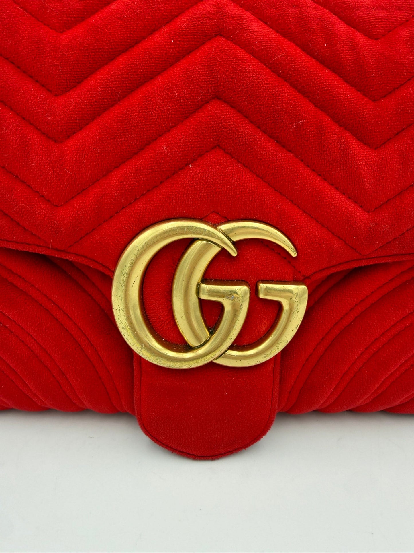 Gucci Marmont Rote Samt-Handtasche – Eleganz und Stil vereint