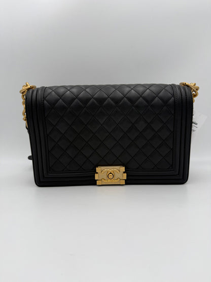 CHANEL BOY Große Handtasche
