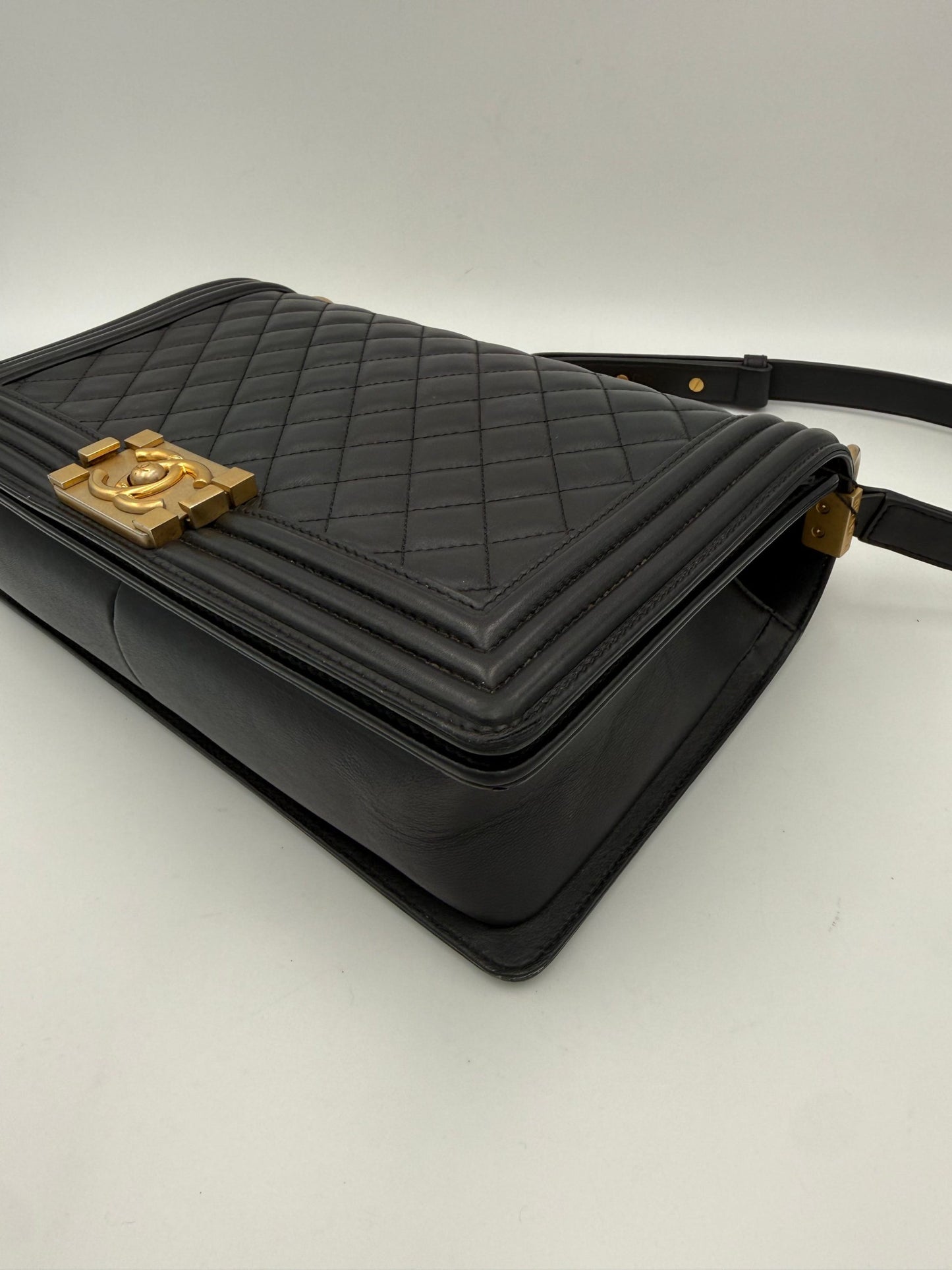 CHANEL BOY Große Handtasche