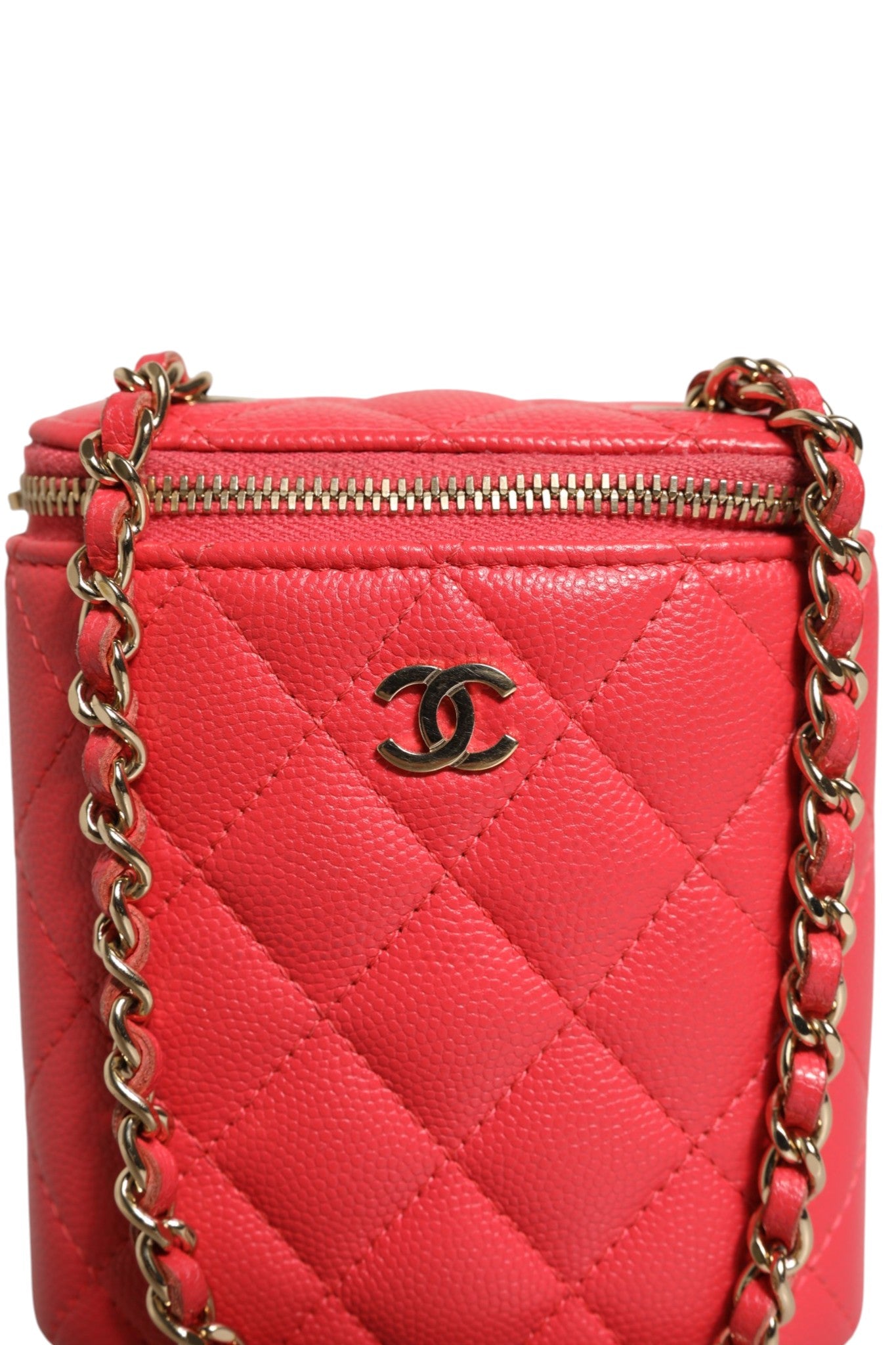 Kleine vertikale Coco Beauty Vanity Case mit Kette aus rotem Kaviar-Steppleder