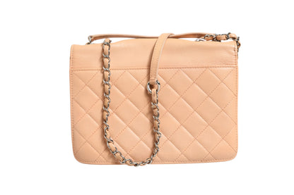 Kleine CC Box Flap Bag aus gestepptem Ziegenleder