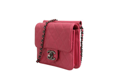 Klassische Mini-Flap-Tasche aus gestepptem Lammleder in Pink, quadratisch