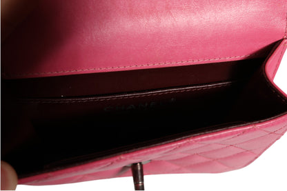 Klassische Mini-Flap-Tasche aus gestepptem Lammleder in Pink, quadratisch