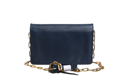 Niebieska portmonetka/kopertówka „wallet on chain” ze skóry Saffiano