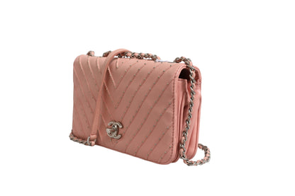 Kleine Classic Double Flap Tasche Hellrosa Chevron