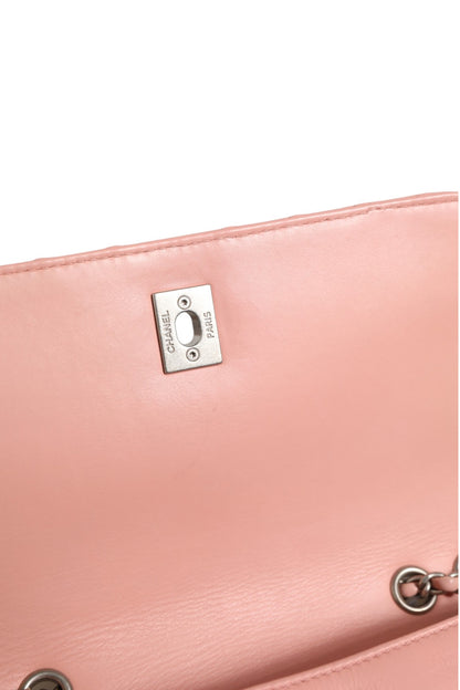 Kleine Classic Double Flap Tasche Hellrosa Chevron