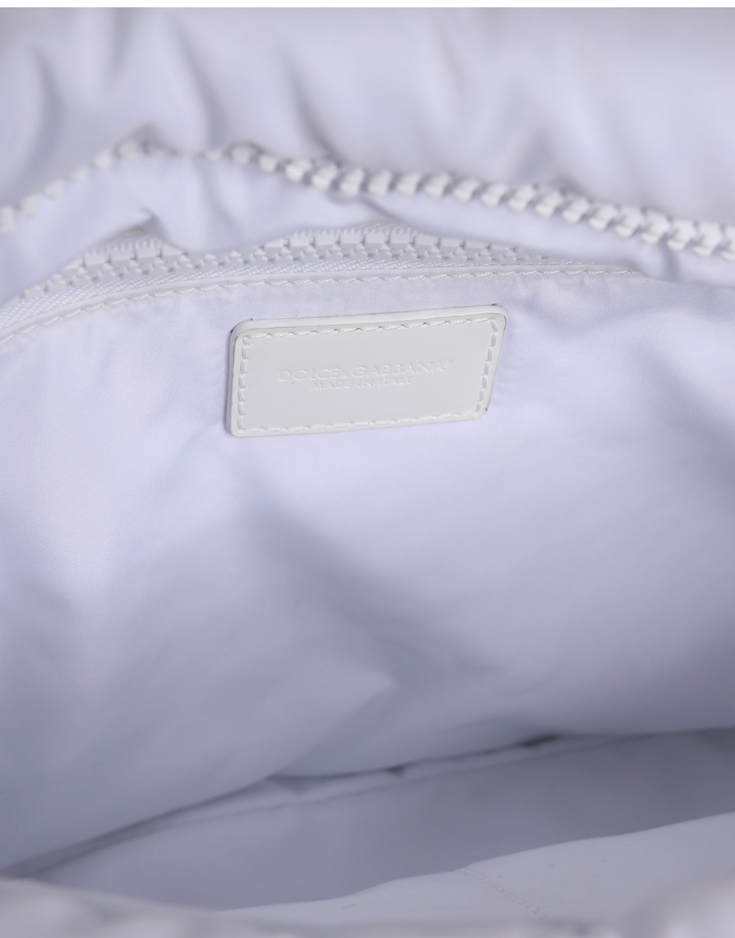 Weiße gesteppte Umhängetasche aus Polyester mit Logo-Plakette