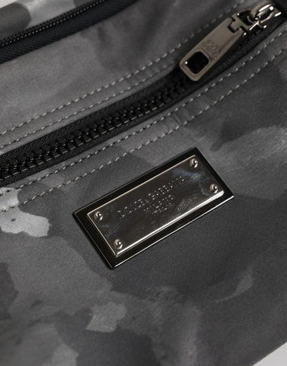 Schwarze Nylon Bauchtasche mit Messingplakette und Camouflage-Muster