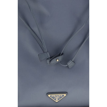 Blaue Clutch aus recyceltem Polyamid