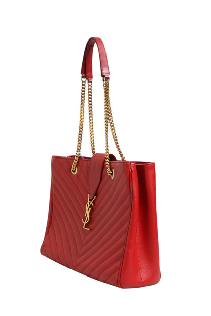 Rote Monogramm-Tasche aus genarbtem Leder mit Chevron-Steppung