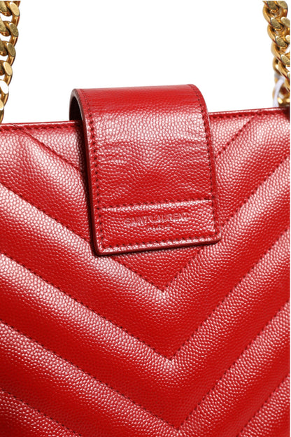 Rote Monogramm-Tasche aus genarbtem Leder mit Chevron-Steppung