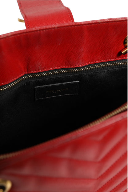Rote Monogramm-Tasche aus genarbtem Leder mit Chevron-Steppung