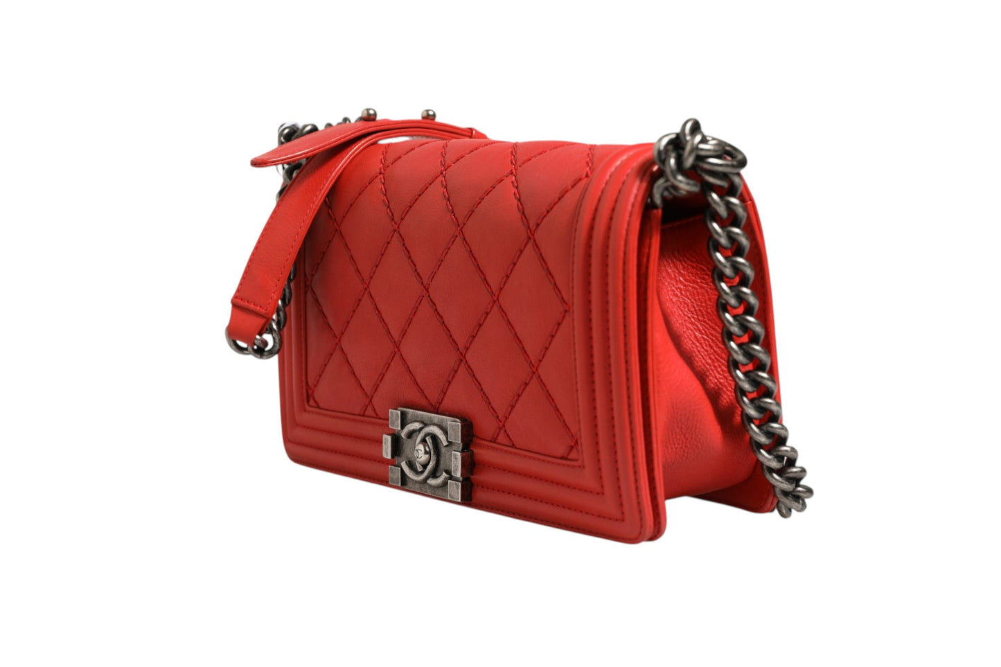 New Medium Boy Bag aus Kalbsleder mit roter Rautensteppung