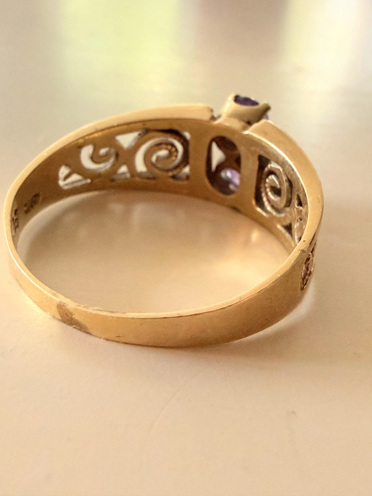 Edler Ring aus 585 Gelbgold mit zwei Amethysten – Größe 58