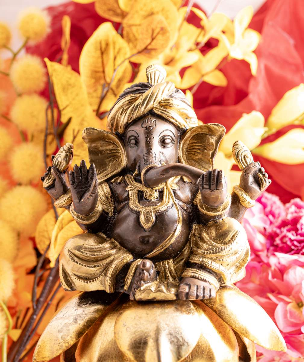 Ganesha mit Turban Statue - 15 cm / 2,3 kg - Gold & Kupfer Finish
