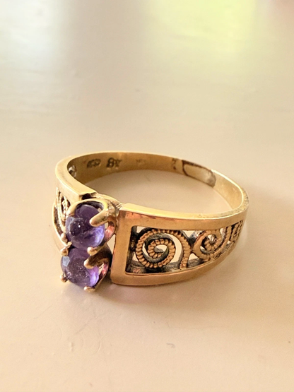 Edler Ring aus 585 Gelbgold mit zwei Amethysten – Größe 58