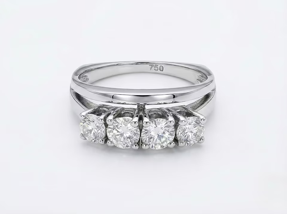 Strahlende Brillanz: Massiver 750 Goldring mit 4 Diamanten