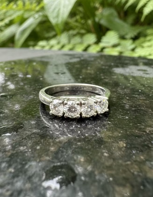 750er Weißgoldring mit Brillanten