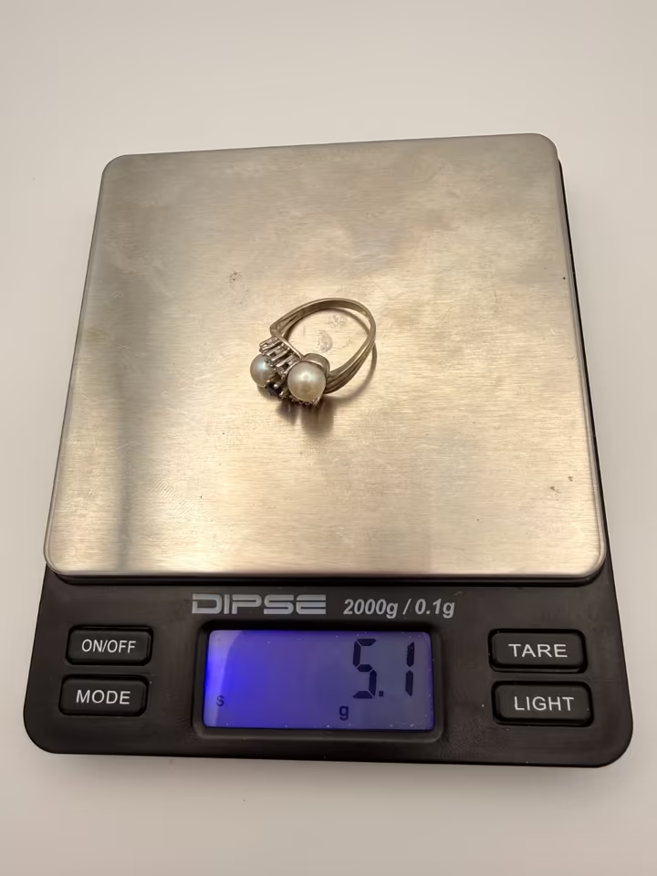 585er Goldring mit Saphir & zwei Perlen