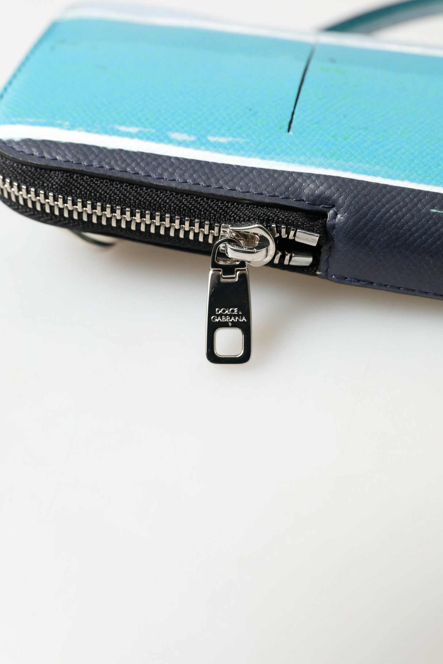 Dolce & Gabbana Blau Leder Geldbörse Crossbody Sling Phone Bag Unisex – Luxus für Jedes Outfit