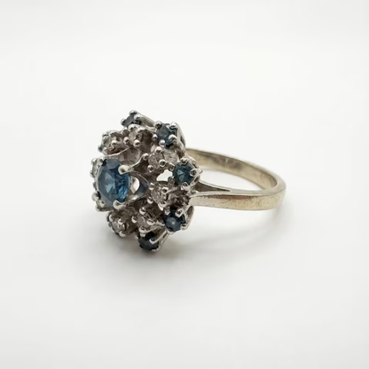 Vintage cocktail ring in 18k gold with sapphires and diamonds