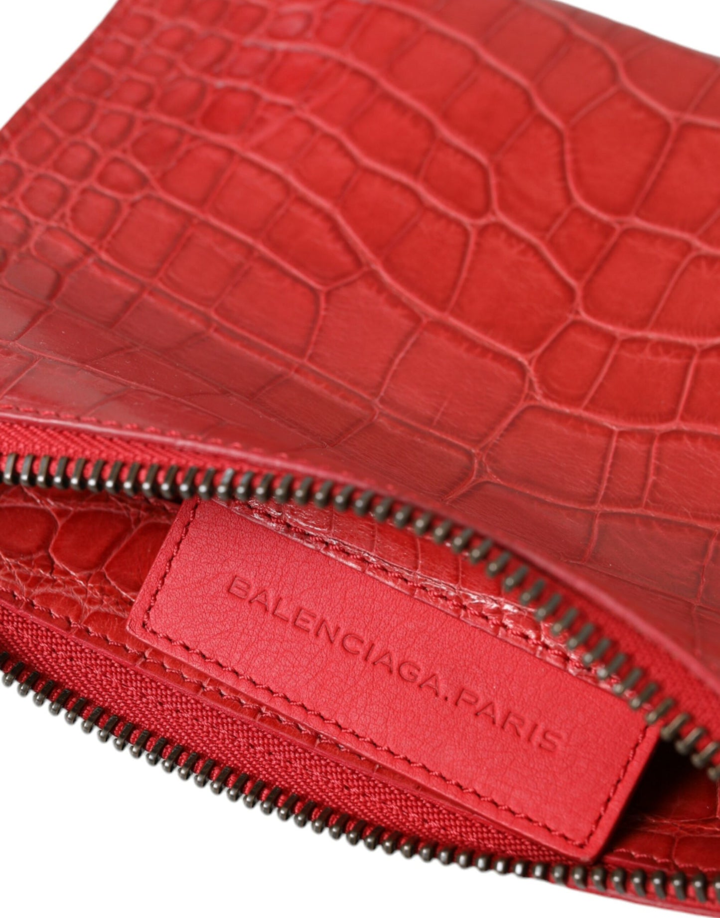 Balenciaga Rote Exotische Haut Leder Classic Pouch - Elegante Handgelenktasche für Damen