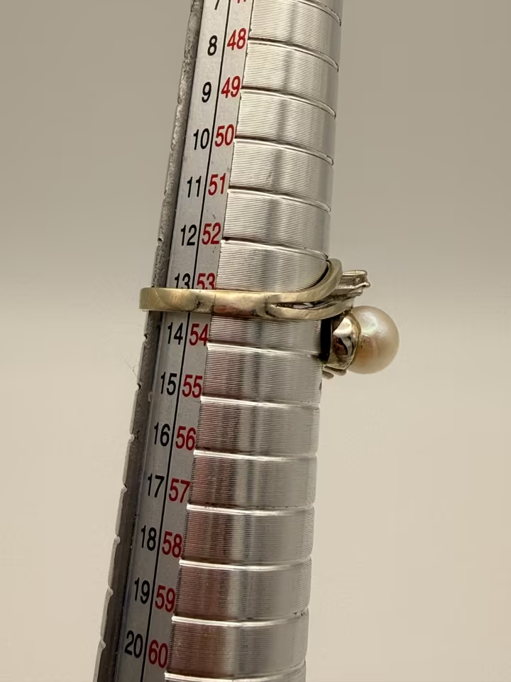 585er Goldring mit Saphir & zwei Perlen