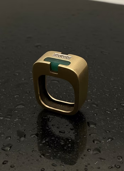 Exquisite 1970s statement ring: 585 gold, chrysoprase &amp; fine diamonds