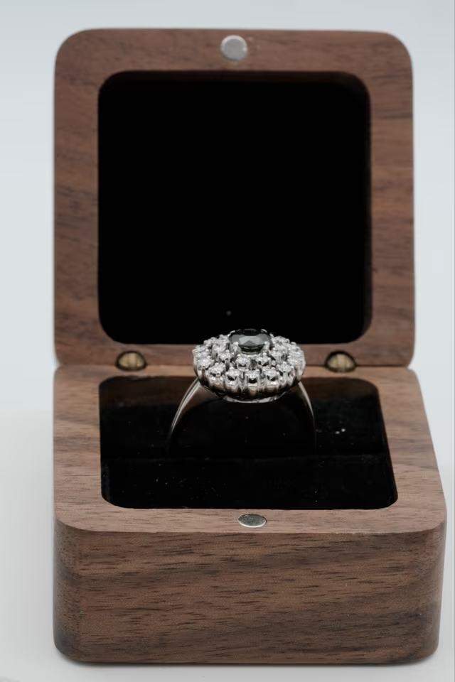 Edler 585 Weißgold-Ring mit Saphir & Diamanten – Größe 60