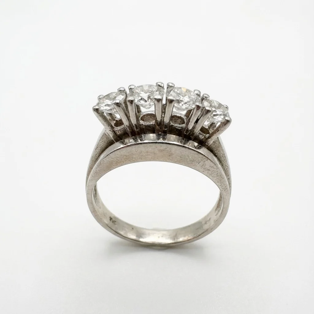 Strahlende Brillanz: Massiver 750 Goldring mit 4 Diamanten