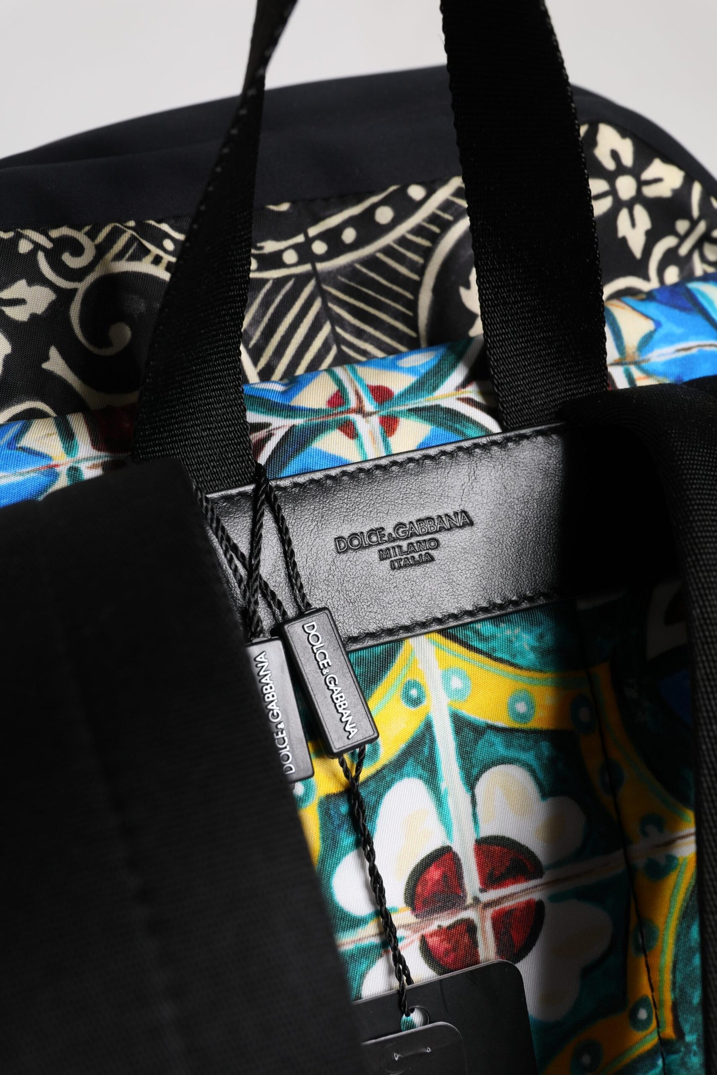 Dolce & Gabbana Multicolor Maiolica Druck Nylon Rucksack Tasche – Exquisite Eleganz