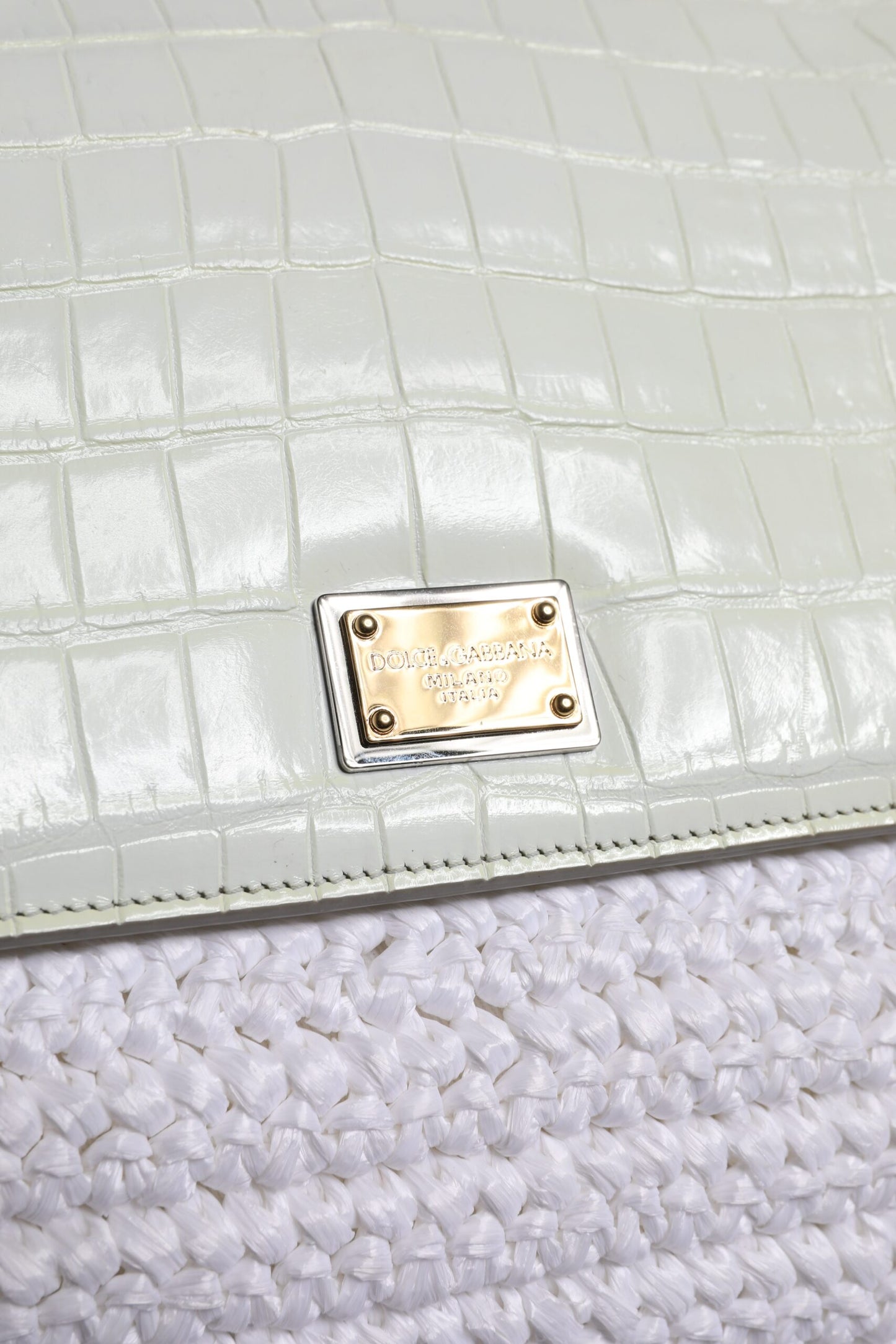 Dolce & Gabbana Weiße Rafia Leder Umhängetasche mit Gold-Hardware - Luxus pur